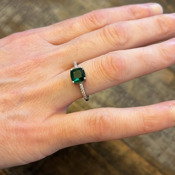 Green Gemstone .925 Silver Filled Ring - Picture 6 of 8